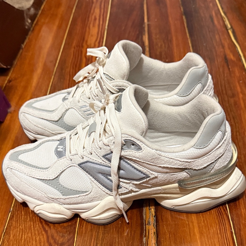 New Balance Women's White and Light Gray ( Salt color way) Sneakers